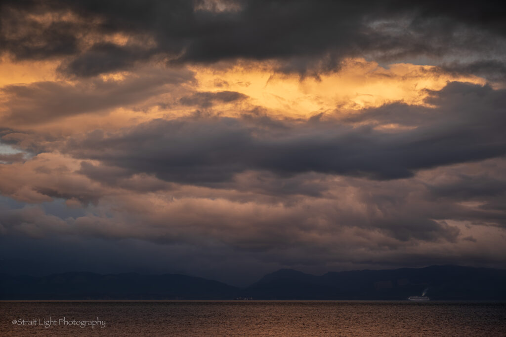 img-06-free-img.jpg storm over the water
